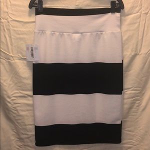 Lularoe Black/White Cassie